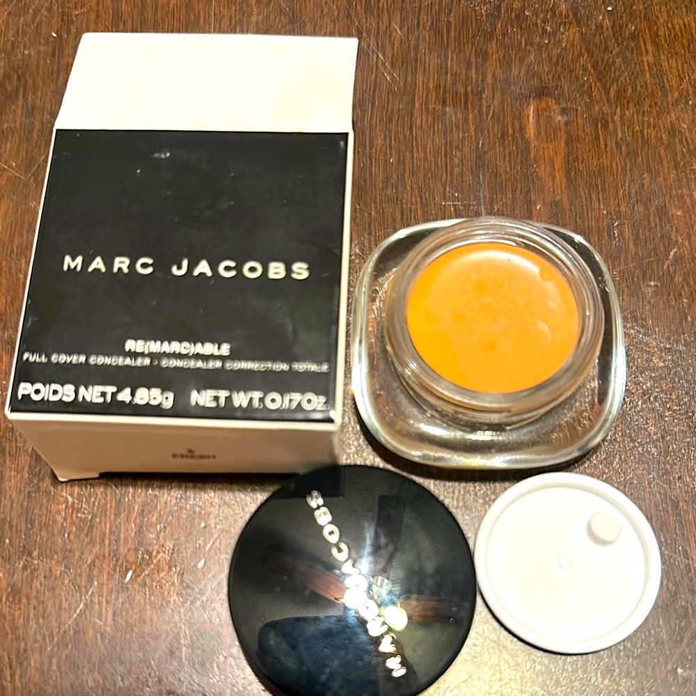 Marc Jacobs Remarkable Cream Concealer in the shade of #6 Fresh